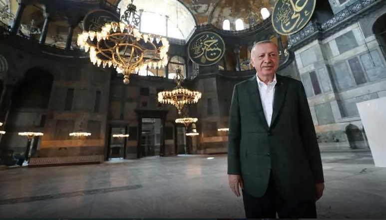 Ερντογάν: «Δεύτερη άλωση η μετατροπή της Αγιάς Σοφιάς σε τζαμί» (βίντεο)